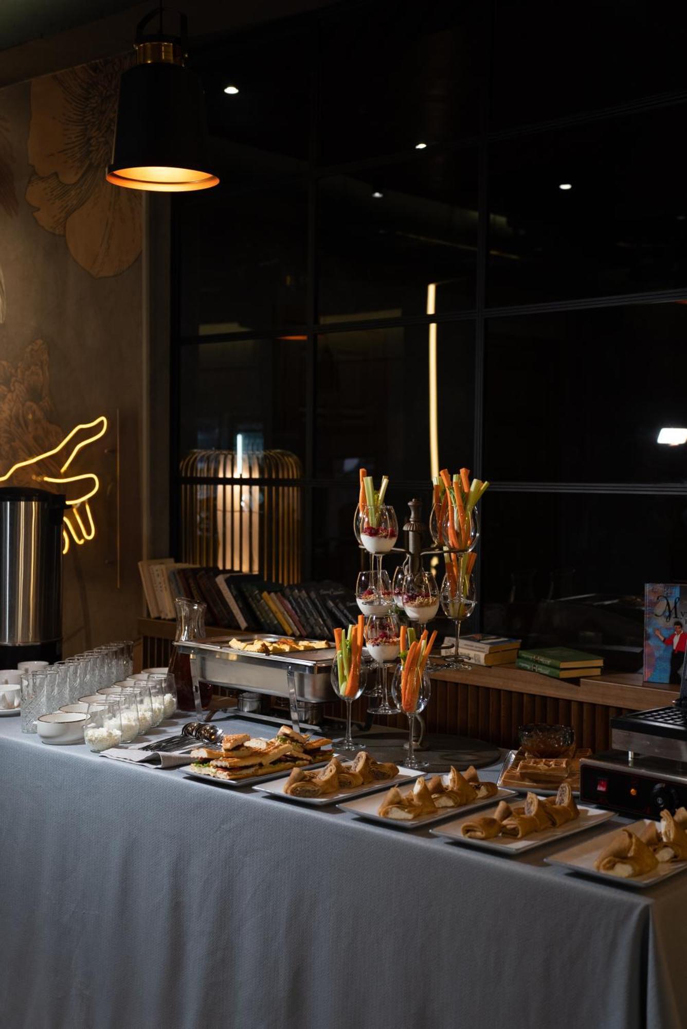 Five Hotel Bishkek Luaran gambar