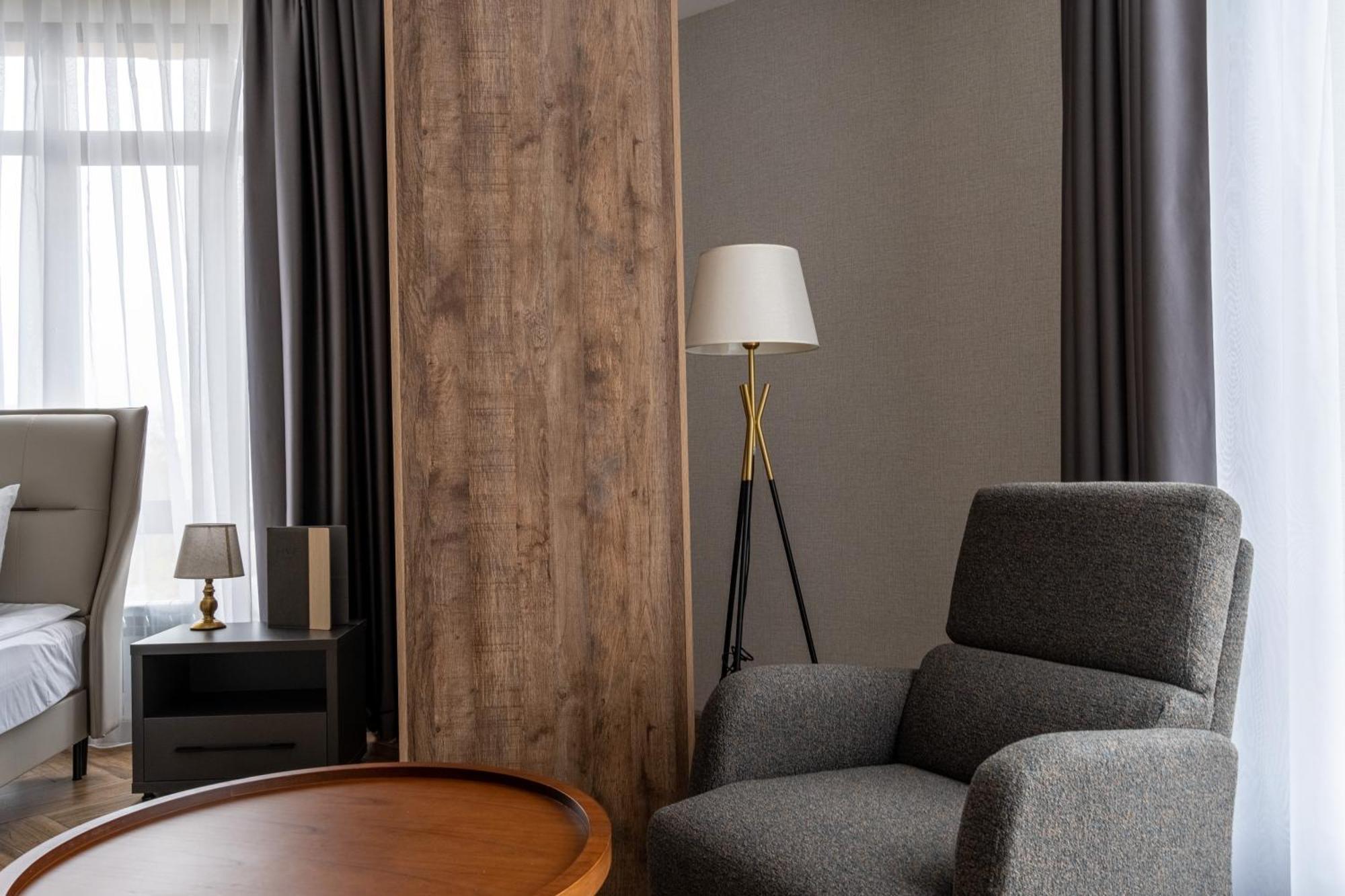 Five Hotel Bishkek Luaran gambar