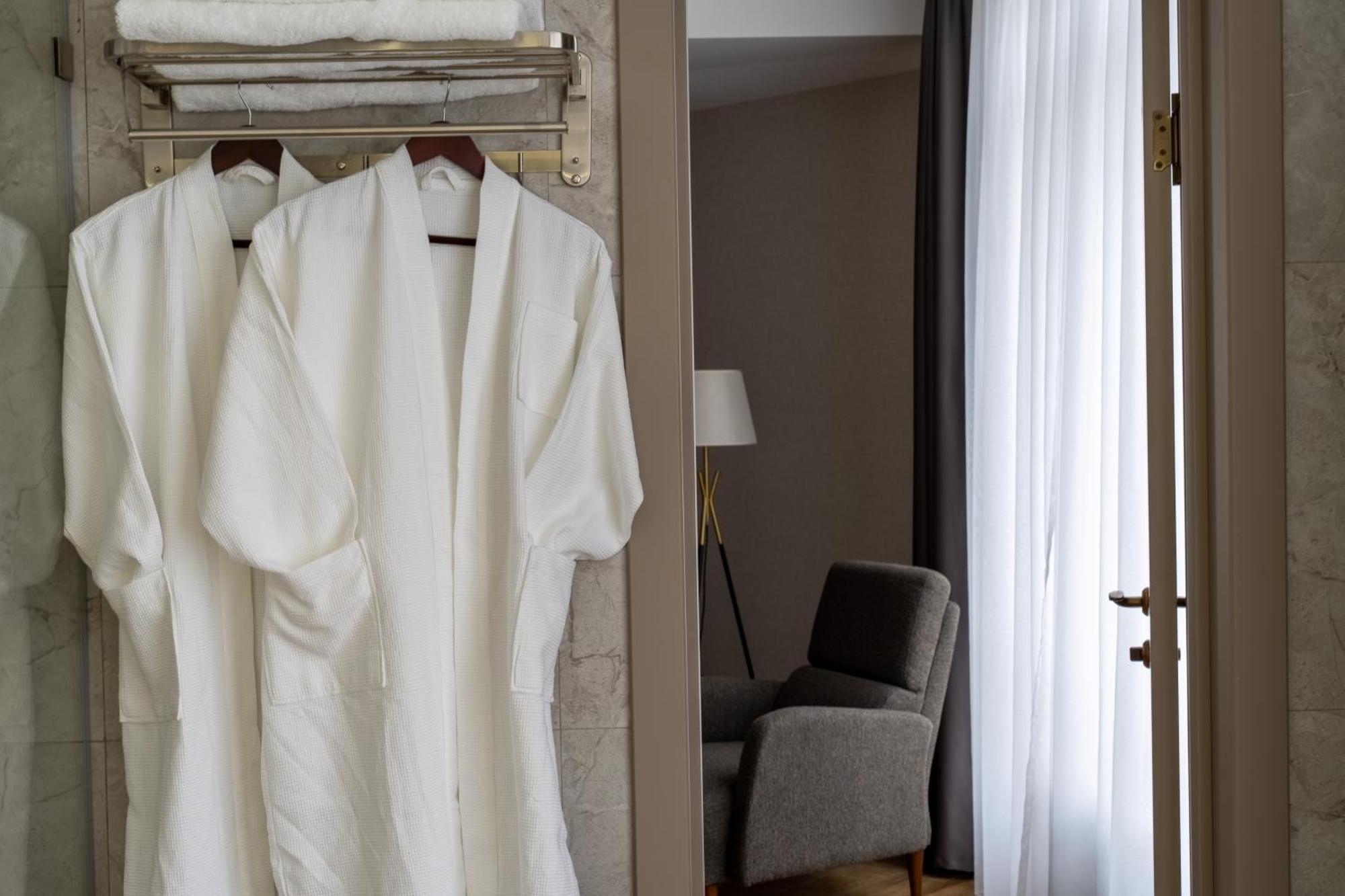 Five Hotel Bishkek Luaran gambar