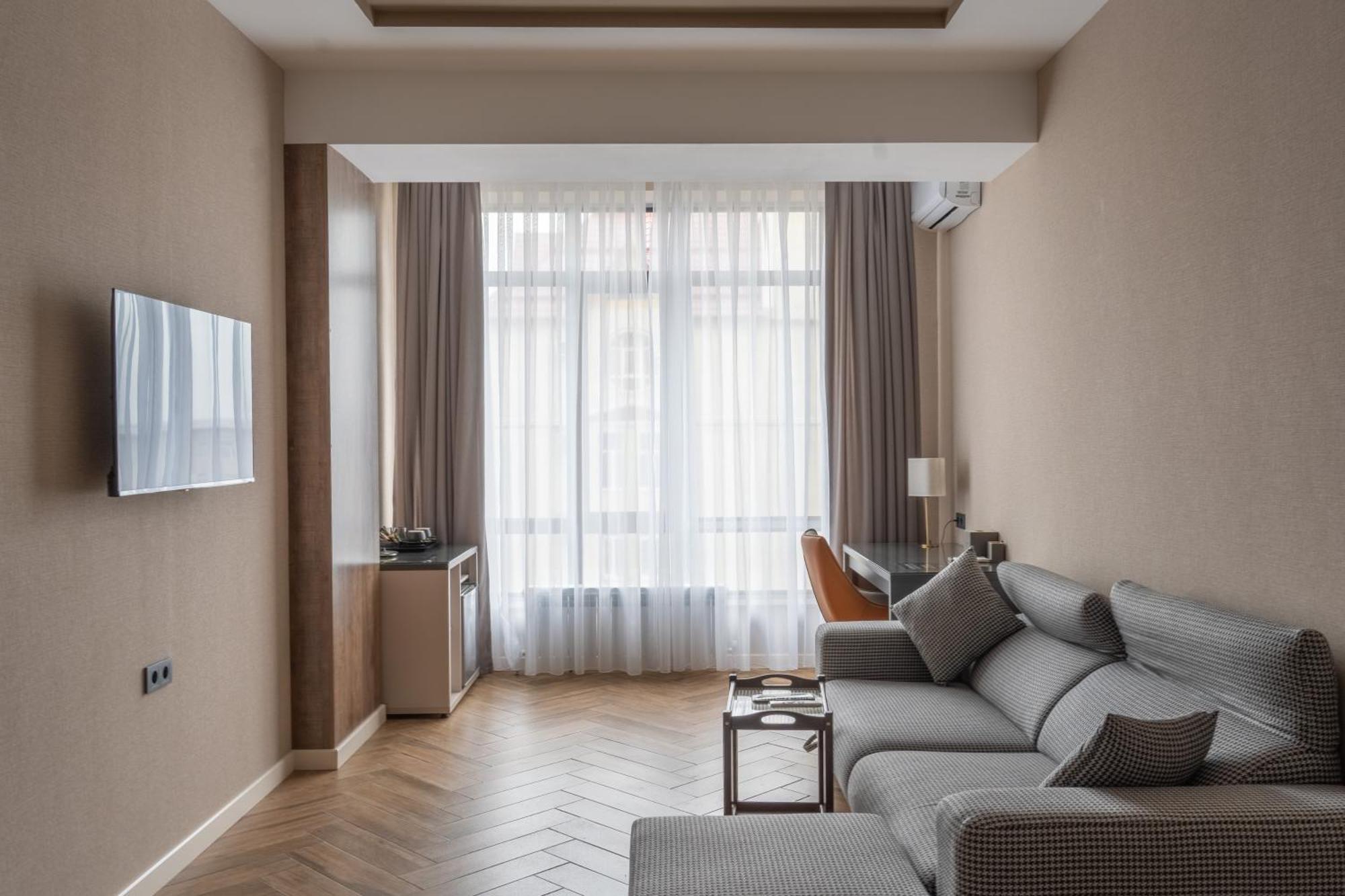 Five Hotel Bishkek Luaran gambar