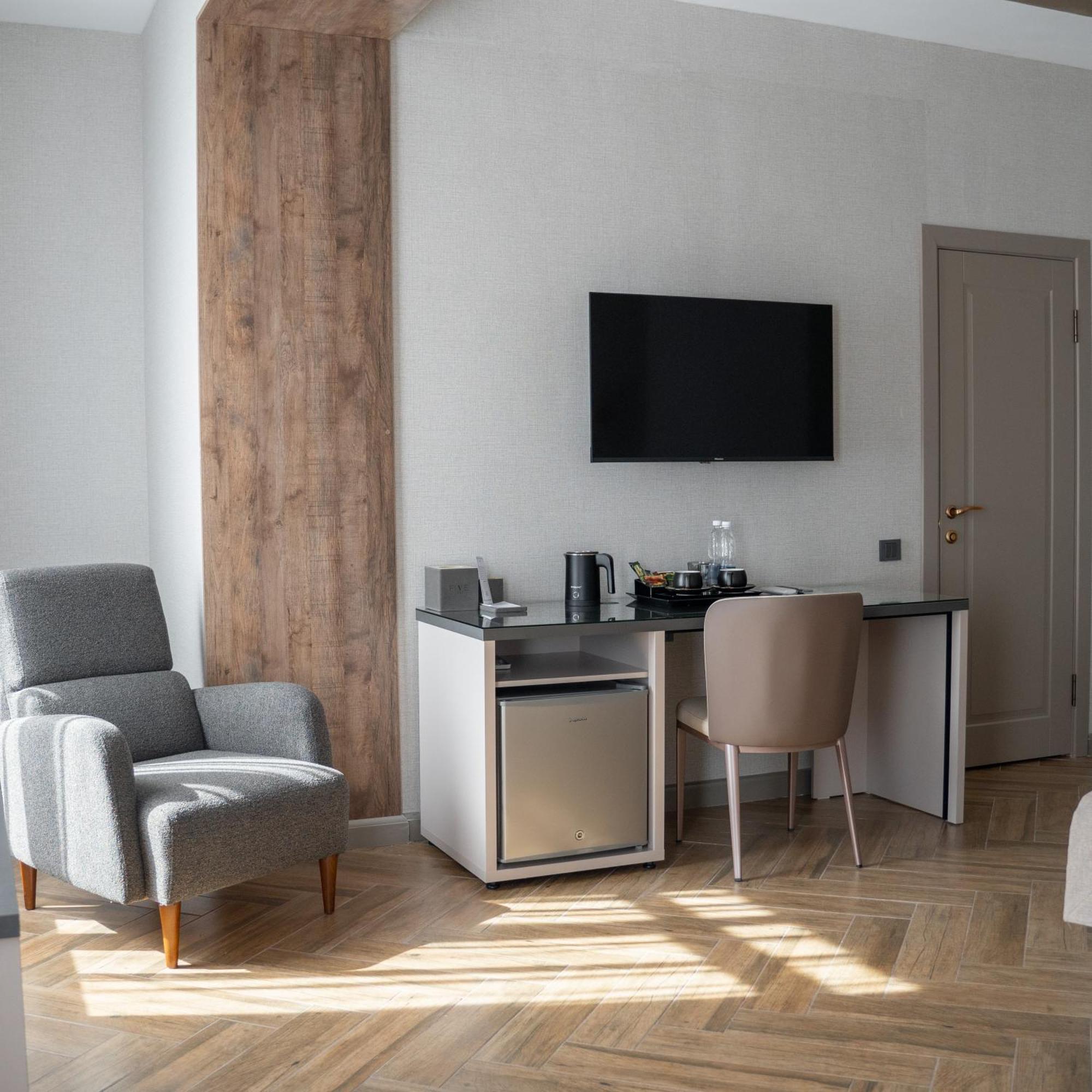 Five Hotel Bishkek Luaran gambar